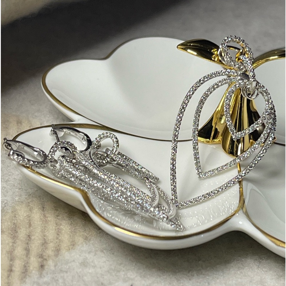 18k White Gold Diamond Earrings and Pendant Set
